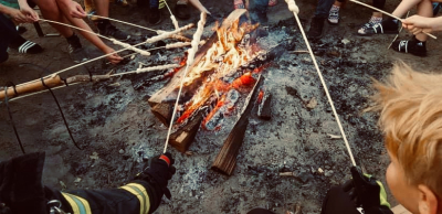 Lagerfeuer mit Stockbrot