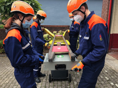 Mitglieder der Jugendfeuerwehr bei einer Übung